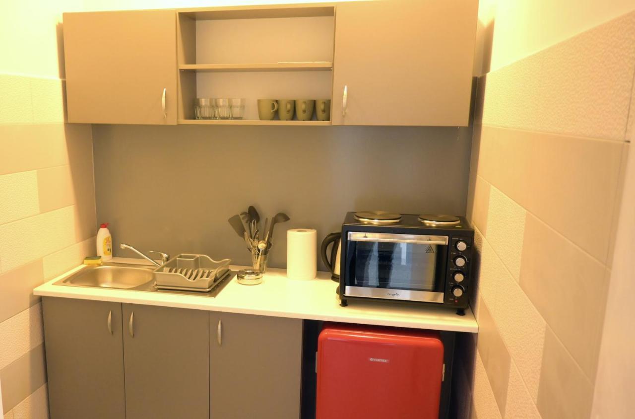 Luana Airport Apartments #7 Отопени Екстериор снимка