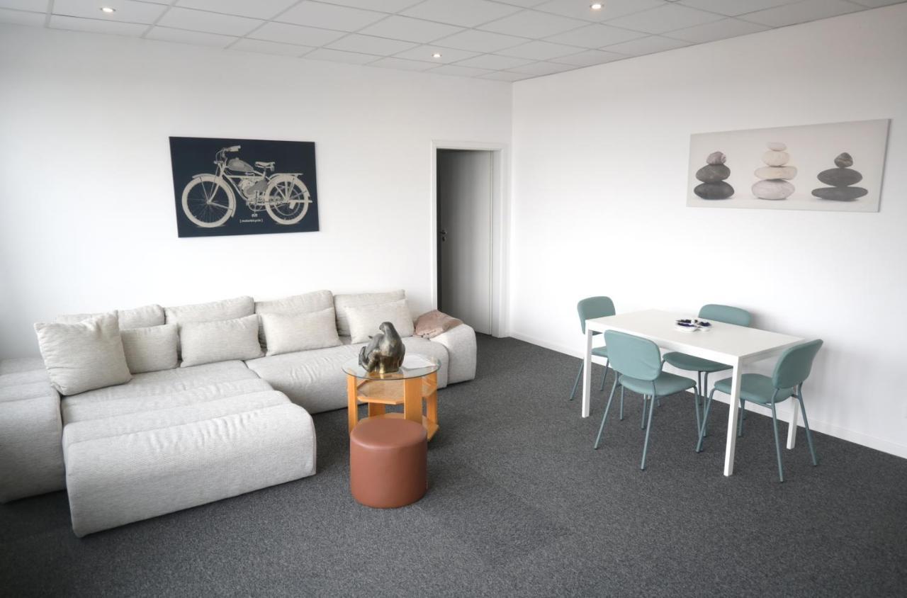 Luana Airport Apartments #7 Отопени Екстериор снимка